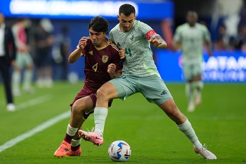 Jon Aramburu is challenged by Mexico's Luis Chavez